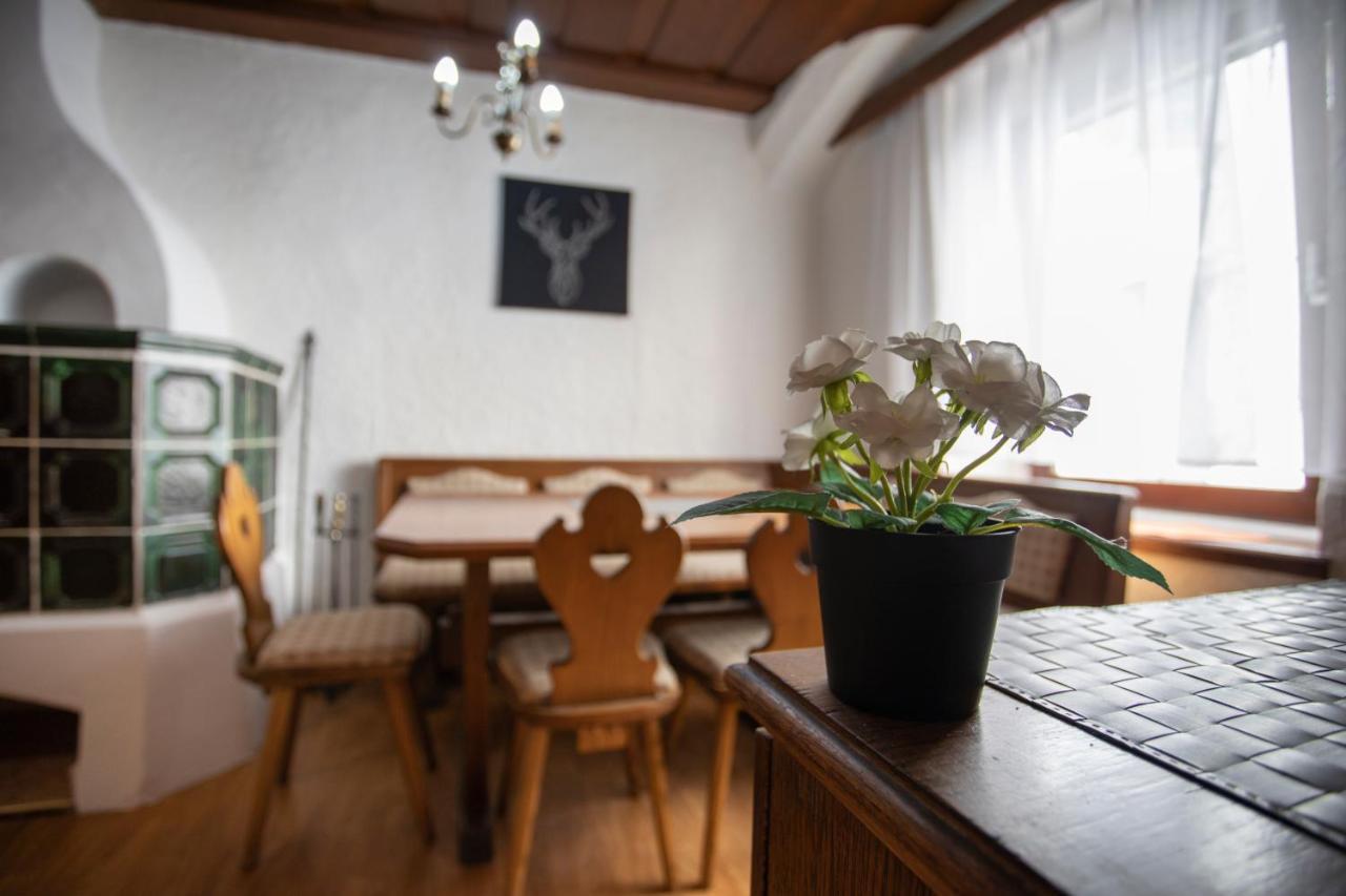 Traditional Old Town Apartment Hall in Tirol Exteriér fotografie