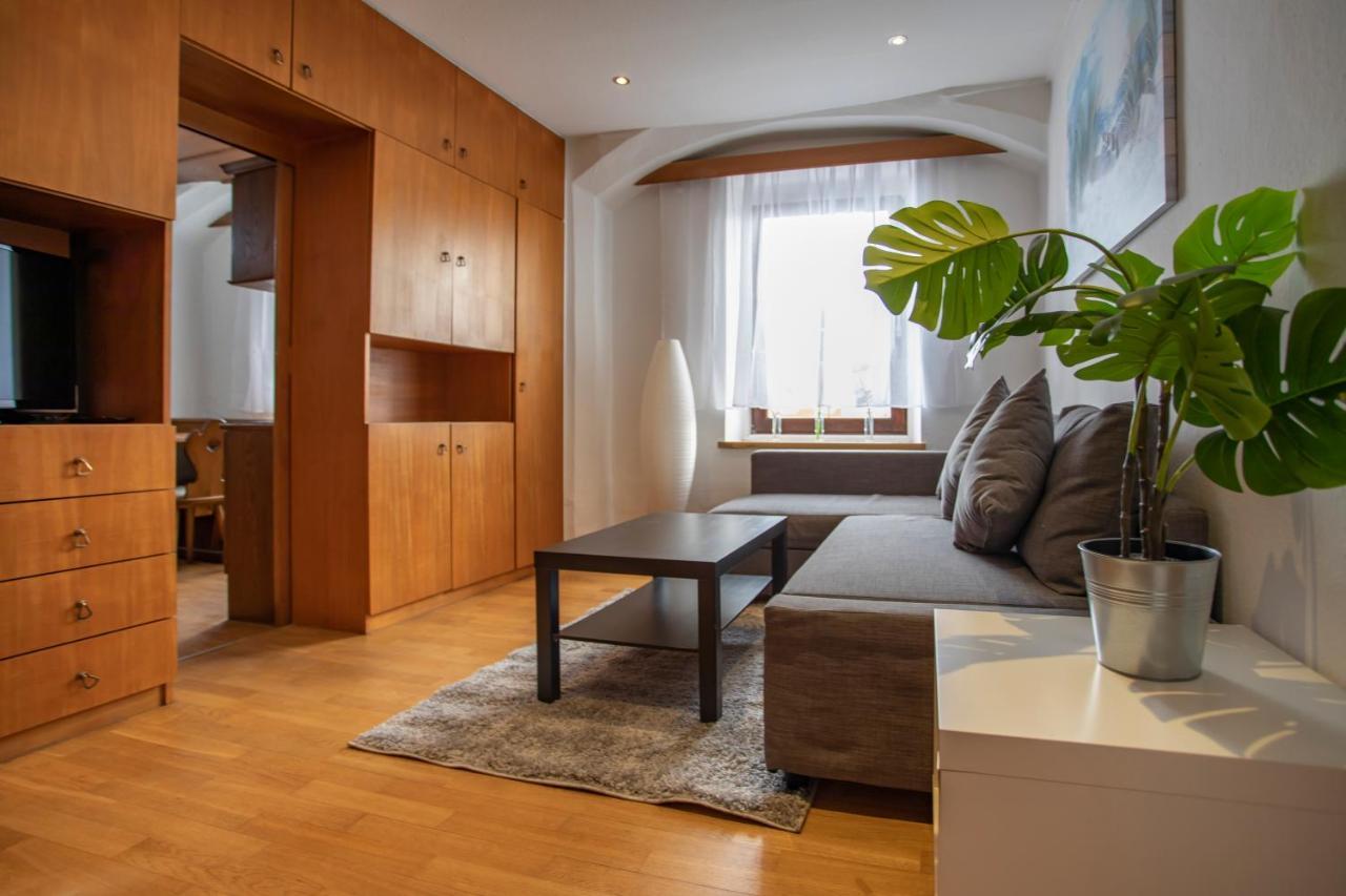 Traditional Old Town Apartment Hall in Tirol Exteriér fotografie